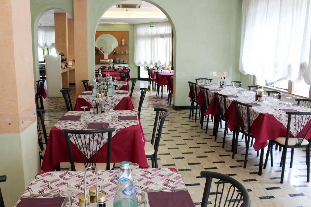 Hotel Buda Bellaria-Igea Marina Zewnętrze zdjęcie