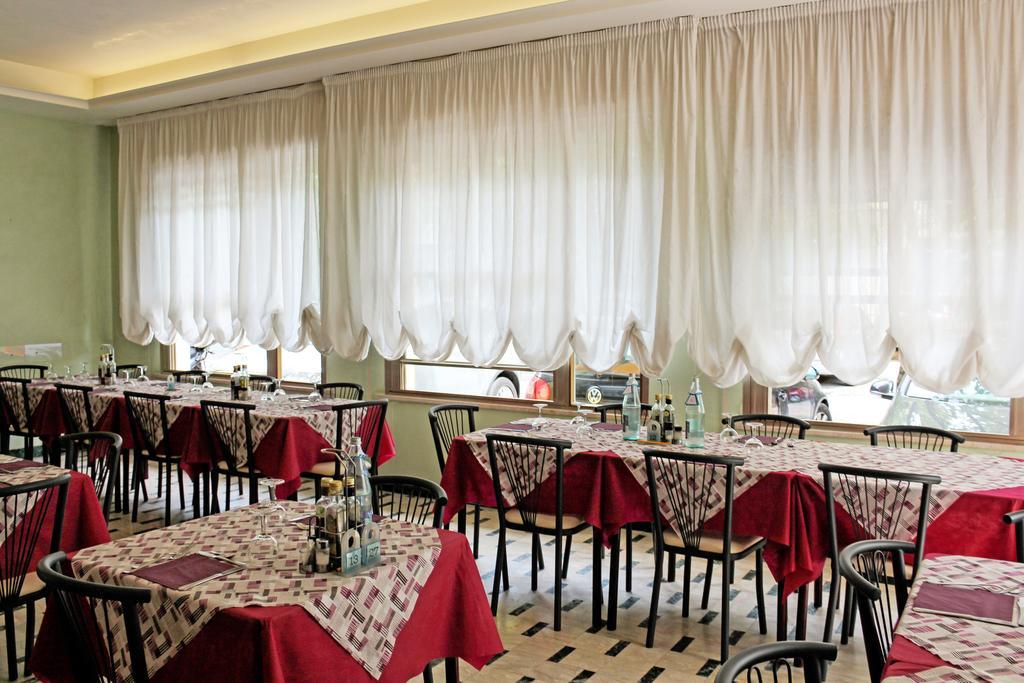 Hotel Buda Bellaria-Igea Marina Zewnętrze zdjęcie