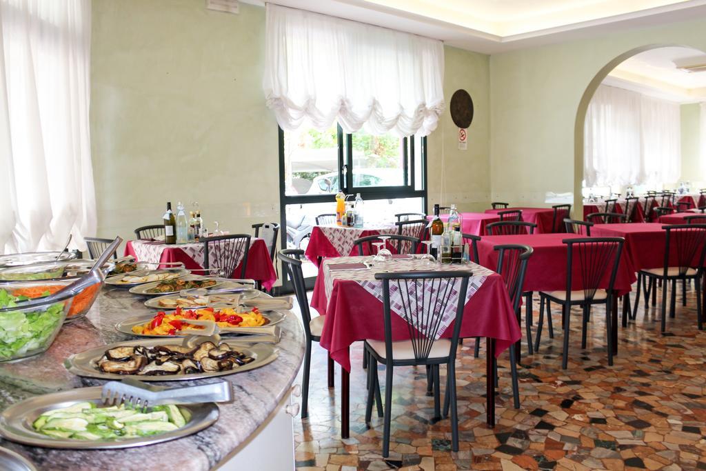 Hotel Buda Bellaria-Igea Marina Zewnętrze zdjęcie