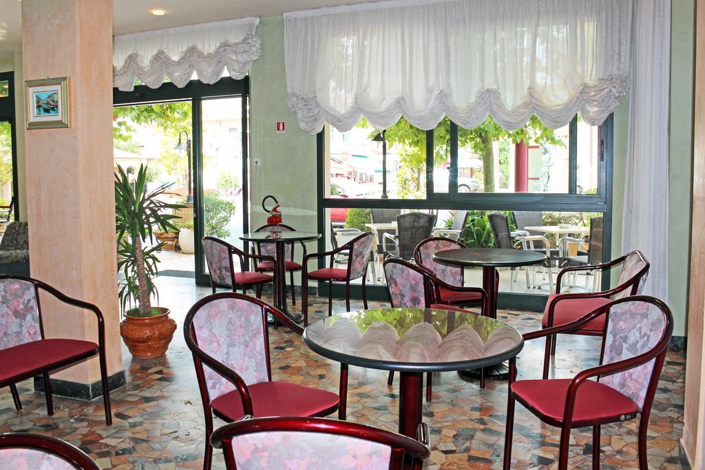 Hotel Buda Bellaria-Igea Marina Zewnętrze zdjęcie