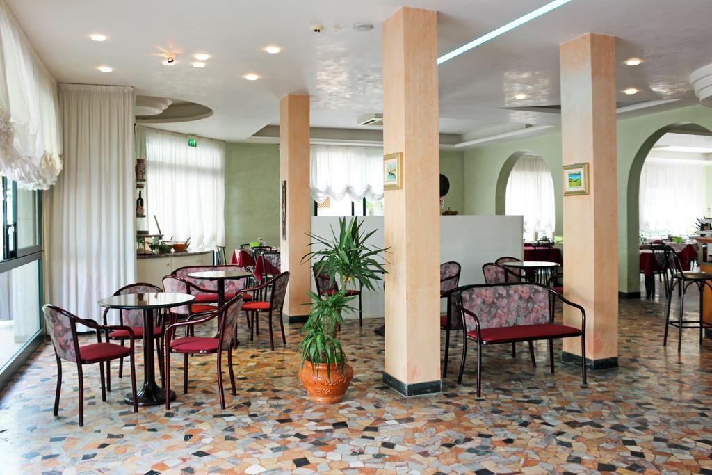 Hotel Buda Bellaria-Igea Marina Zewnętrze zdjęcie