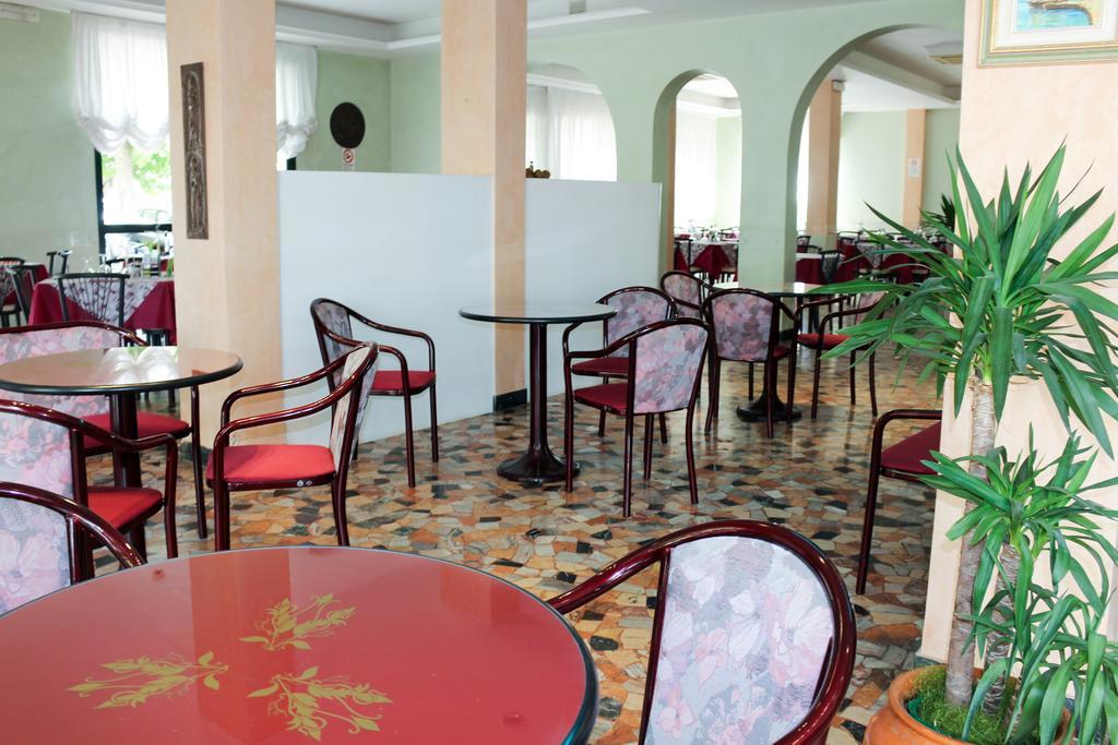 Hotel Buda Bellaria-Igea Marina Zewnętrze zdjęcie