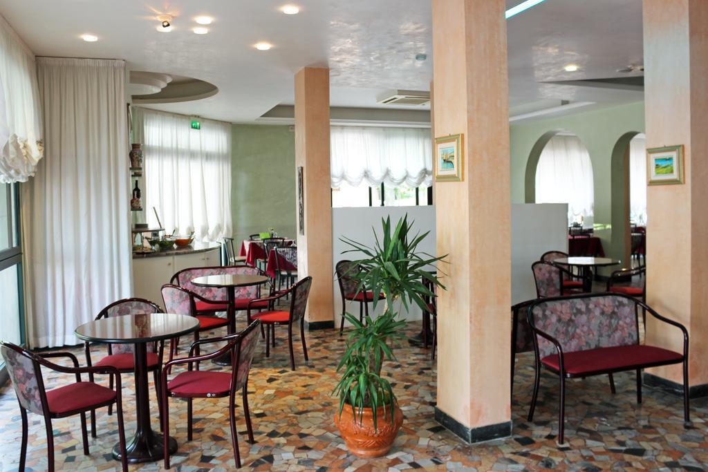 Hotel Buda Bellaria-Igea Marina Zewnętrze zdjęcie