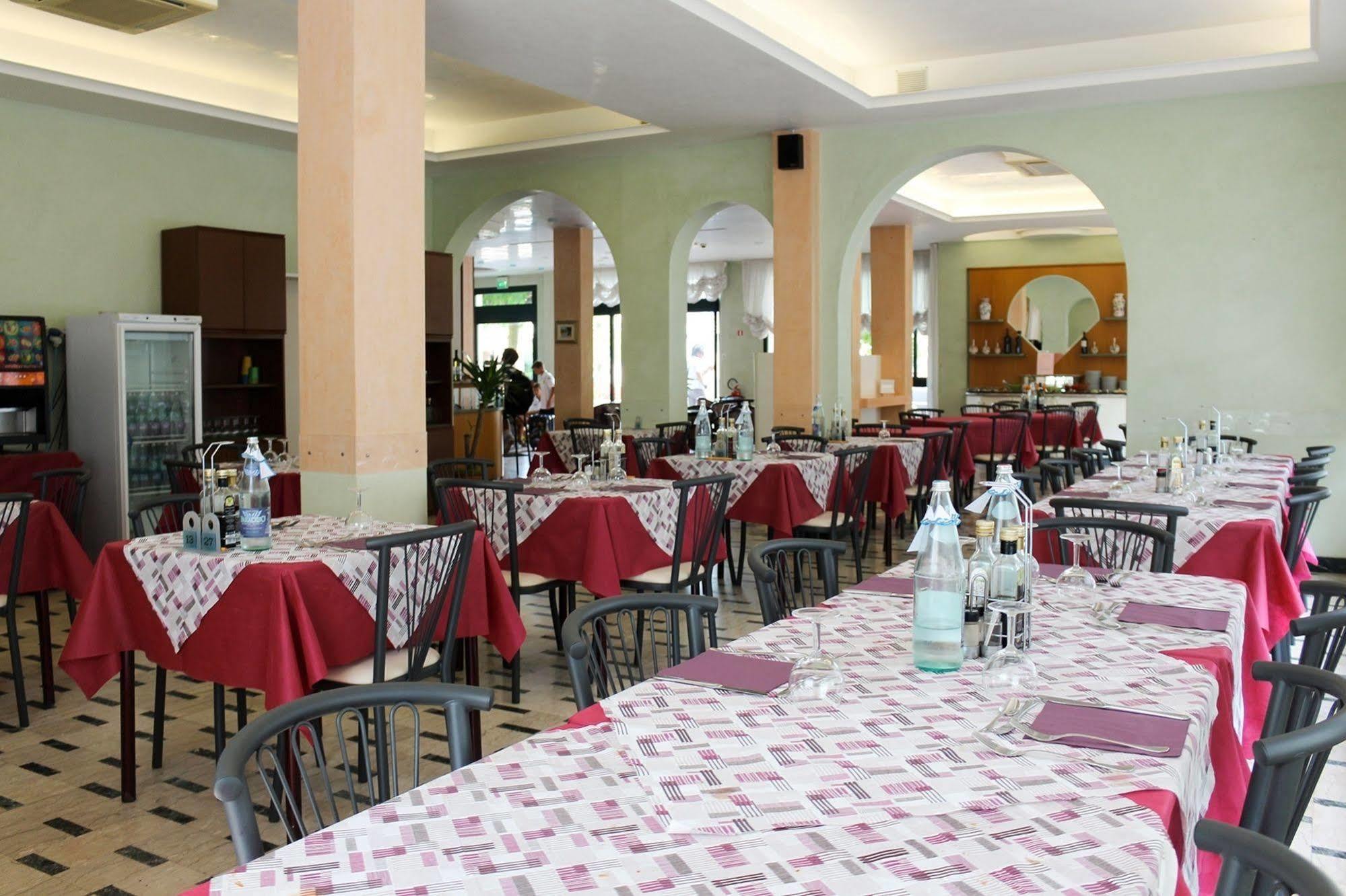 Hotel Buda Bellaria-Igea Marina Zewnętrze zdjęcie